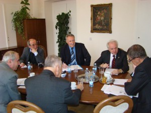 Alois Malý, JUDr. Václav Roubal, Mgr. František Vonderka, ing. Milan Taraba a dr. Zdeněk Pernes s ministrem Babišem