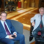 Setkání pánů Škromacha a Pernese v hotelové lobby