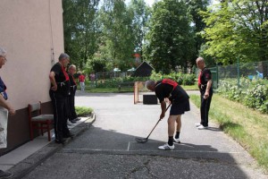 V rámci seniorského víceboje se „střílelo“ do florbalové branky…