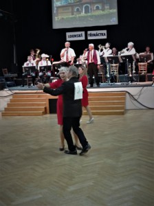 Lounská 13 a Senioři tančí pro radost!