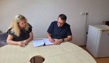 <a onclick="javascript:pageTracker._trackPageview('/downloads/wp-content/uploads/2025/06/DMAI7294.jpg');"  href="https://www.rscr.cz/wp-content/uploads/2025/06/DMAI7294.jpg"><img class="alignnone size-medium wp-image-25689" title="DMAI7294" src="https://www.rscr.cz/wp-content/uploads/2025/06/DMAI7294-300x225.jpg" alt="" width="300" height="225" /></a>
<strong>PRAHA (24. června 2025) Rada seniorů ČR uzavřela významné Memorandum o spolupráci s Národní Asociací …</strong>