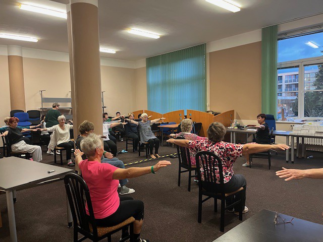 <a onclick="javascript:pageTracker._trackPageview('/downloads/wp-content/uploads/2025/11/IMG_0396.jpg');"  href="https://www.rscr.cz/wp-content/uploads/2025/11/IMG_0396.jpg"><img class="alignnone size-medium wp-image-26748" title="IMG_0396" src="https://www.rscr.cz/wp-content/uploads/2025/11/IMG_0396-e1762427153147-225x300.jpg" alt="" width="225" height="300" />…</a>
Již potřetí strávila početná skupina seniorů z Libereckého kraje podzimní pobyt v hotelu MAS v