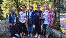 <a onclick="javascript:pageTracker._trackPageview('/downloads/wp-content/uploads/2026/09/df61c7a4-7f91-490d-acc1-98ba8666efac.jpeg');"  href="https://www.rscr.cz/wp-content/uploads/2026/09/df61c7a4-7f91-490d-acc1-98ba8666efac.jpeg"><img class="alignnone size-medium wp-image-29271" title="df61c7a4-7f91-490d-acc1-98ba8666efac" src="https://www.rscr.cz/wp-content/uploads/2026/09/df61c7a4-7f91-490d-acc1-98ba8666efac-225x300.jpeg" alt="" width="225" height="300" />&hellip;</a>
Třeboňští senioři sice pořádají téměř každý měsíc autobusový zájezd “za humna”, tedy do blízkého okolí,